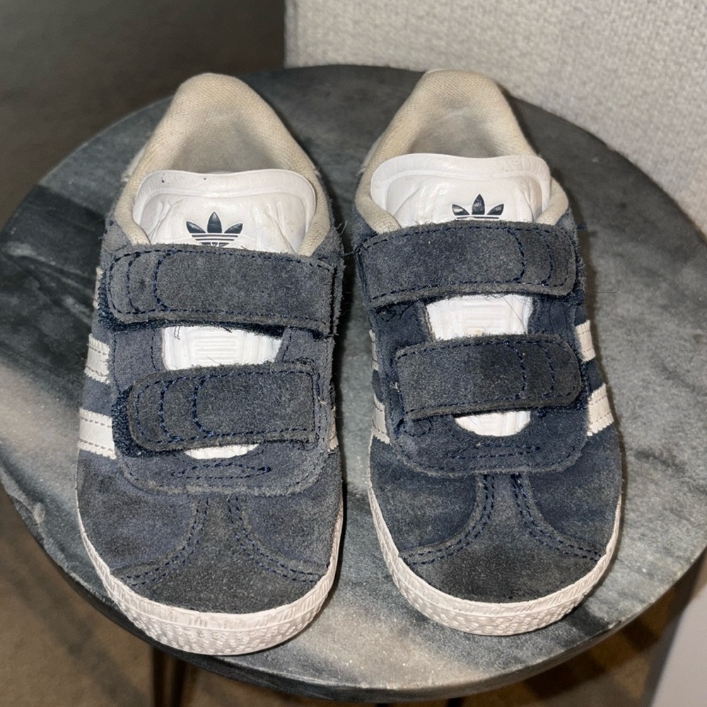 Adidas Toddler Gazelle Grey. Size 7